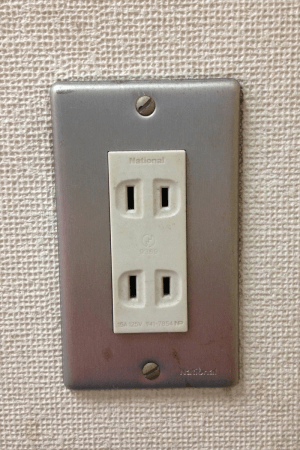 充電コンセント